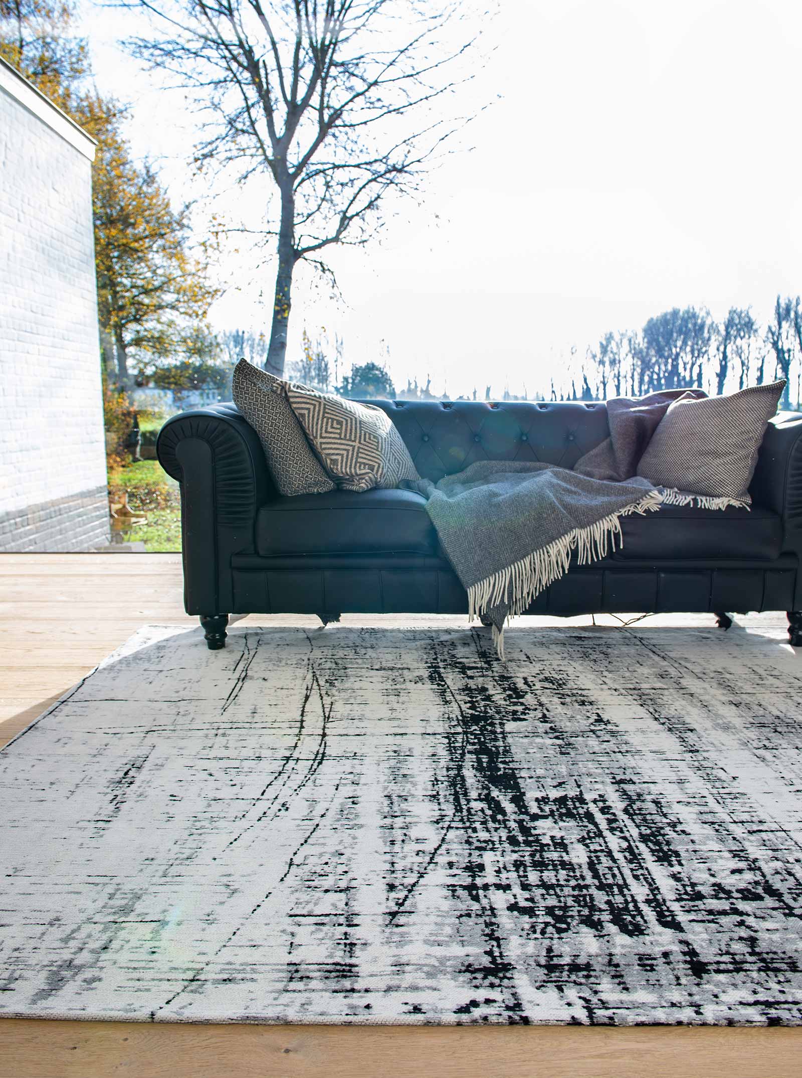 Louis De Poortere Mad Men Griff 8926 Metro Black and White interior 1 2025