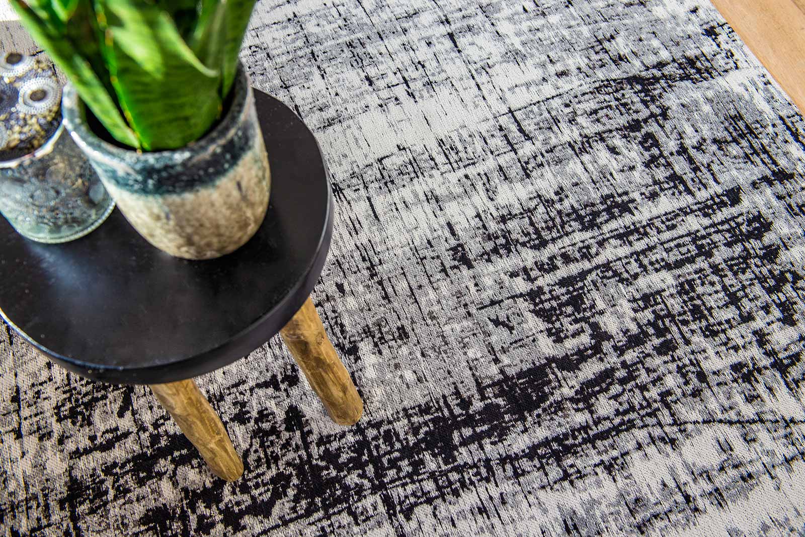 Louis De Poortere Mad Men Griff 8926 Metro Black and White interior 8 2025