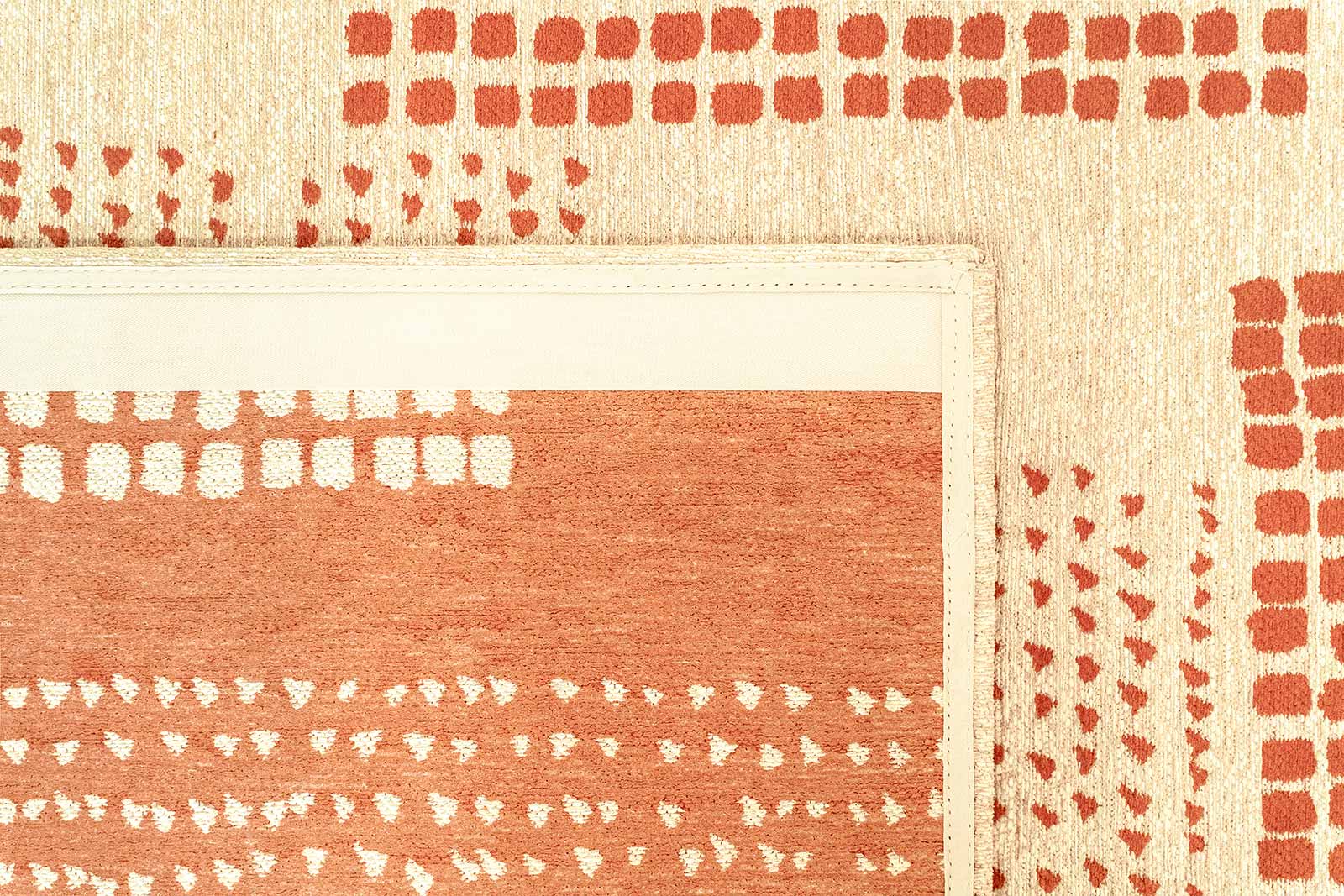 Louis De Poortere teppich Craft 2078 Zen Garden Grenadine back